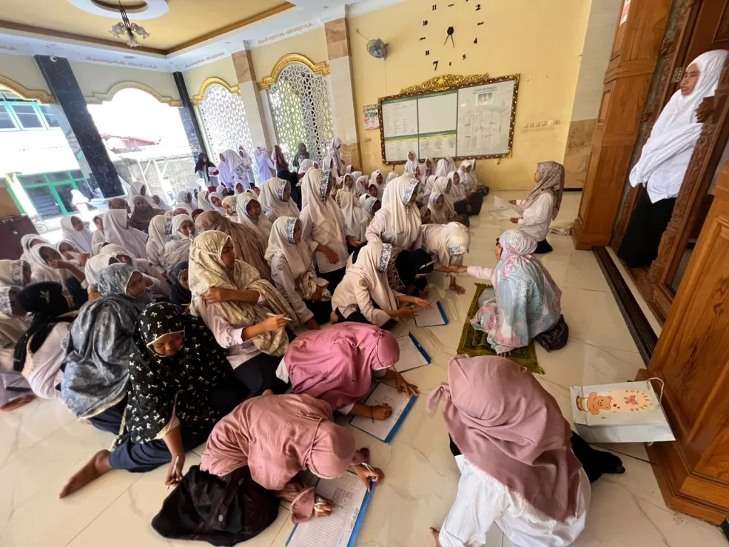 Bimbingan Keagamaan Siswi Putri